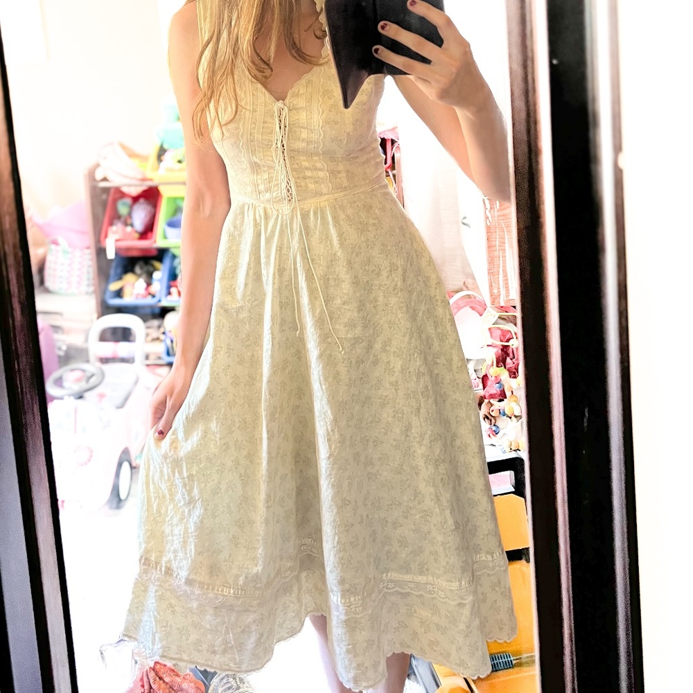 Gunne Sax - summer pale yellow floral